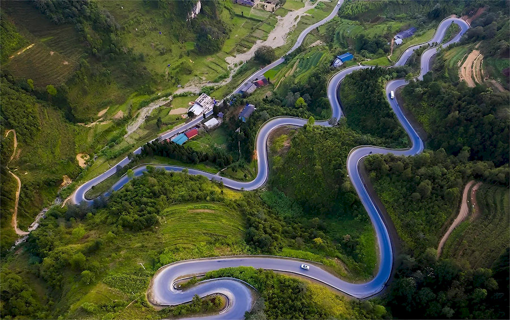 Cung đường thử thách để chinh phục thảo nguyên Tà Xùa